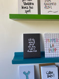 Postkarte "Wearing black" - Typografie-Karte