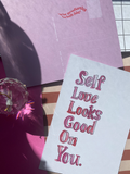 Postkarte "Self Love Looks Good" - Font Lettering
